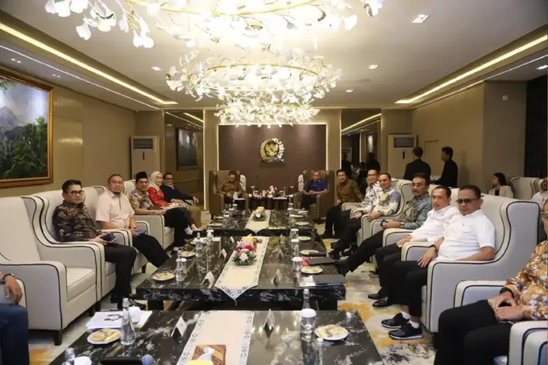 Wali Kota Eri Cahyadi Dampingi Warga dalam Rapat Lanjutan dengan Pertamina soal Eigendom