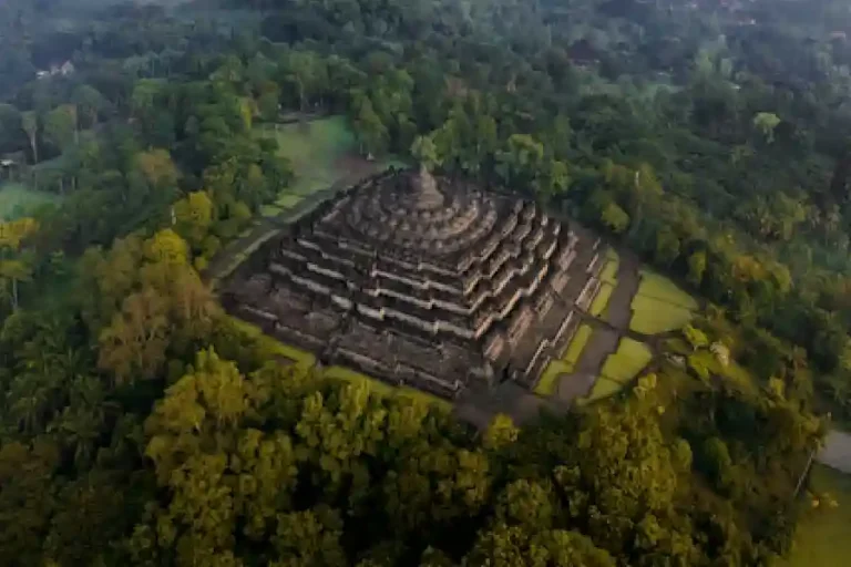 SiteMinder 2026: Wisatawan Indonesia Paling Siap Adopsi Teknologi AI untuk Pengalaman Menginap Candi Borobudur (foto: Alea Film/unsplash)