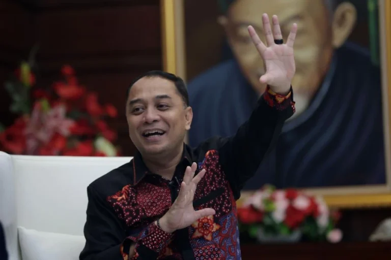 Wali Kota Eri Ajak Warga Surabaya Cegah Bahaya Hujan Mikroplastik dengan Jaga Lingkungan