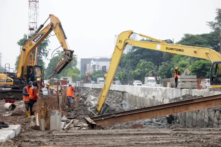 Wali Kota Eri Sidak Proyek Rumah Pompa Prapen, Tegur Kontraktor dan Targetkan Genangan Surabaya Timur Tuntas
