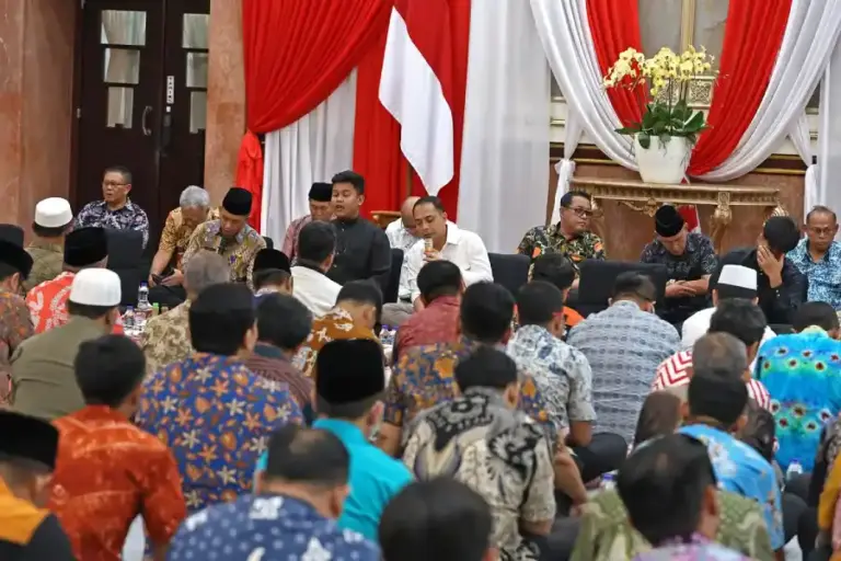 Pemkot Surabaya Gelar Istigasah untuk Korban Bencana Sumatera, Buka Donasi Warga di Balai Kota