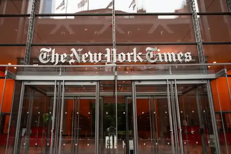 Jurnalisme Multimedia: Ketika Media Bukan Lagi Soal Platform, Tapi Sang Pencerita The New York Times (foto: Spenser Sembrat, unsplash)
