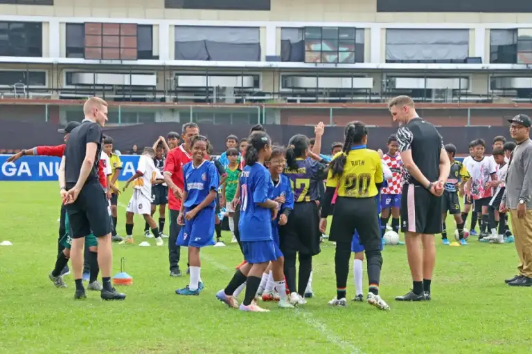 Pererat Sister City Liverpool–Surabaya, Tranmere Rovers Latih 200 Pesepak Bola Muda di Surabaya