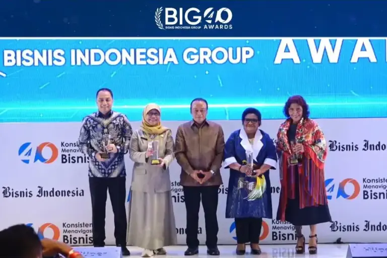 Strategi Ekonomi Eri Cahyadi Antar Surabaya Raih Bisnis Indonesia Big 40 Award 2025