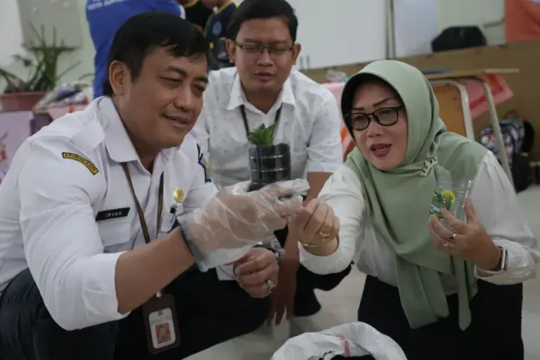 Pemkot Surabaya Dukung Gerakan Ekologi ‘Mangrove Warrior’ dan ‘Taman Sansiviera’ untuk Wujudkan Kota Sehat Berkelanjutan