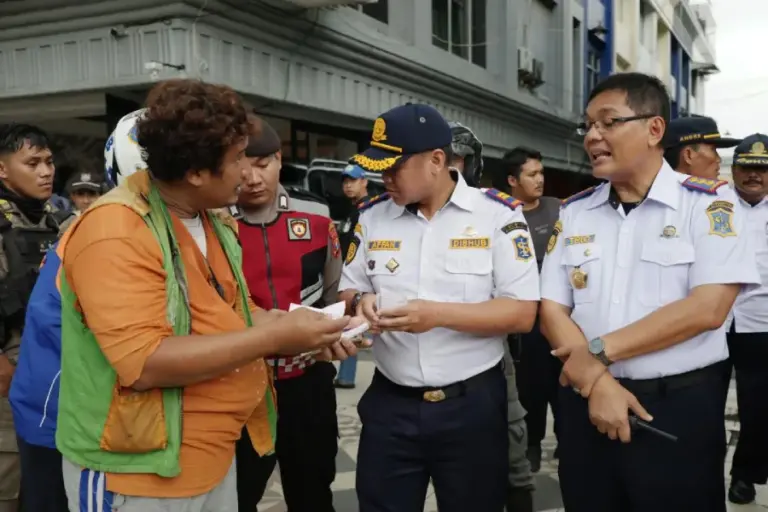 Dua Pekan Razia, Pemkot Surabaya dan Polrestabes Amankan 112 Jukir Liar di Area Tempat Usaha