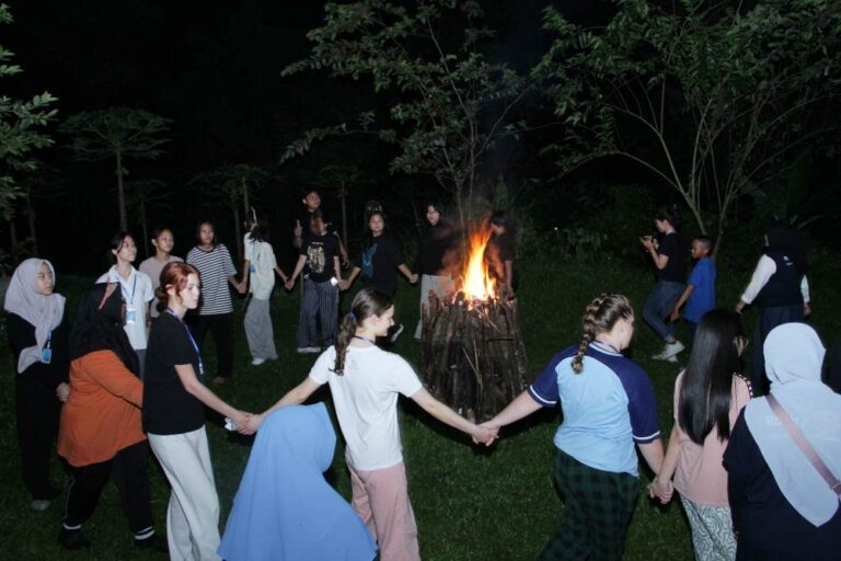 Tumbuhkan Calon Pemimpin Berkarakter dan Kompeten, RC Sidoarjo Persada Gelar Interact Sidoa Campfire 2025