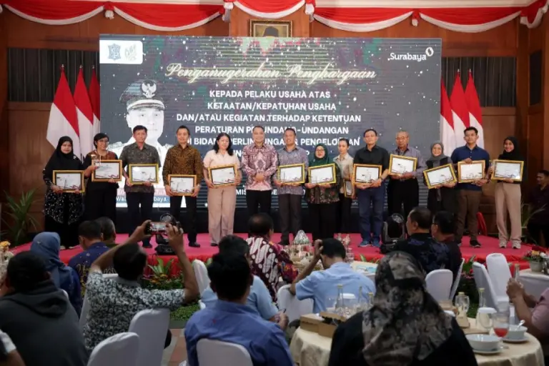 Wali Kota Eri Apresiasi 26 Pelaku Usaha Taat Lingkungan, Dorong Etika Bisnis Berkelanjutan di Surabaya