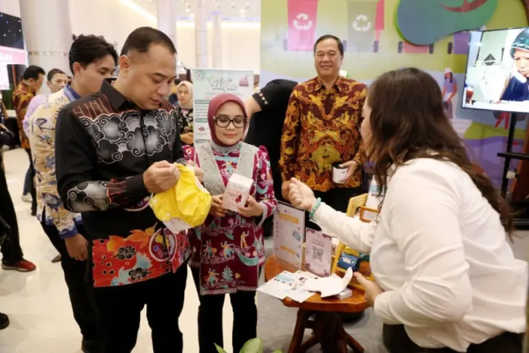 Transformasi Ekonomi Surabaya 2025: UMKM Digital Menguat, Kemiskinan Ekstrem Nol Jiwa