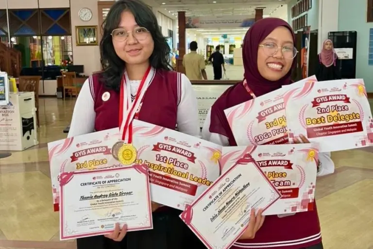 Mahasiswa Vokasi UNAIR Borong Tiga Penghargaan Internasional di Global Youth Innovation Summit