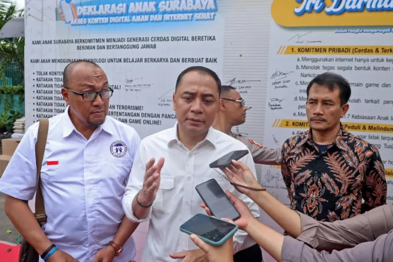 Cegah Dampak Negatif Digital, Wali Kota Eri Terbitkan SE Pembatasan Gawai dan Internet untuk Anak Surabaya