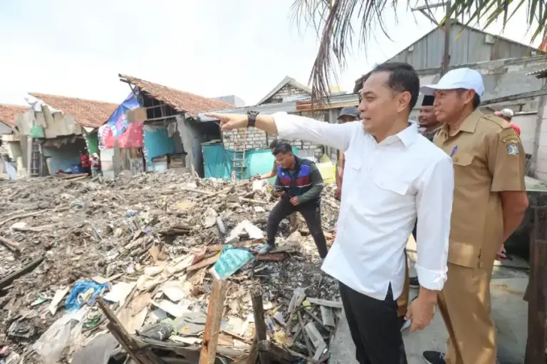 Sidak Normalisasi Sungai Kalianak, Wali Kota Eri Apresiasi Warga Bongkar Mandiri Demi Atasi Banjir
