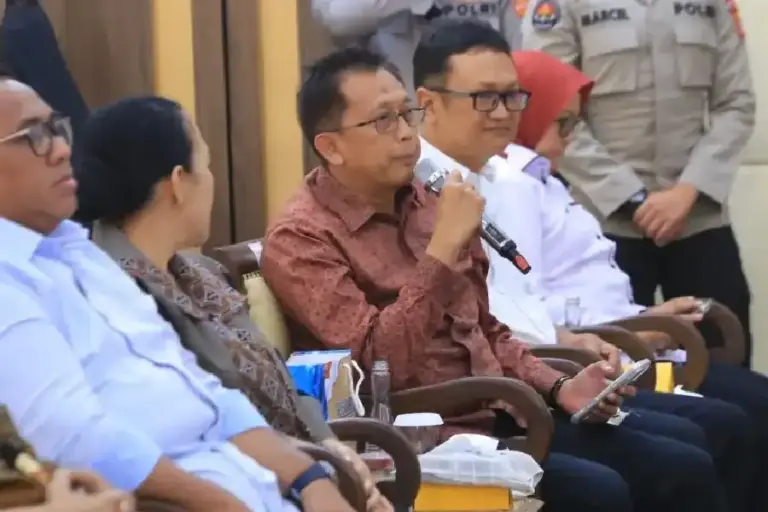Dewan Pers Apresiasi Keterbukaan Polri Terhadap Kritik, Dinilai Semakin Adaptif dan Responsif Dewan Pers mengapresiasi keterbukaan Polri dalam menerima kritik publik dan menilai kepolisian semakin adaptif serta menghormati UU Pers.
