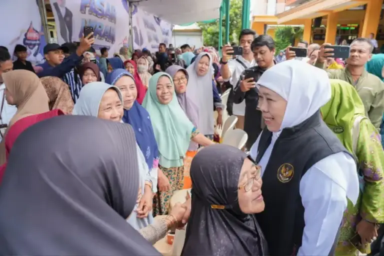 Gubernur Khofifah Gelar Pasar Murah di Gresik, Tekan Inflasi dan Jaga Daya Beli Warga Awal 2026