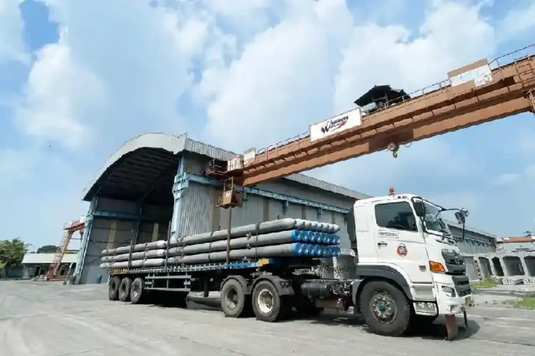 WSBP Suplai Spun Pile untuk Proyek New Priok Eastern Access Seksi II, Dukung Konektivitas Logistik Nasional WSBP suplai 522 Spun Pile untuk Proyek NPEA Seksi II, tingkatkan akses Pelabuhan Tanjung Priok dan dukung logistik nasional.