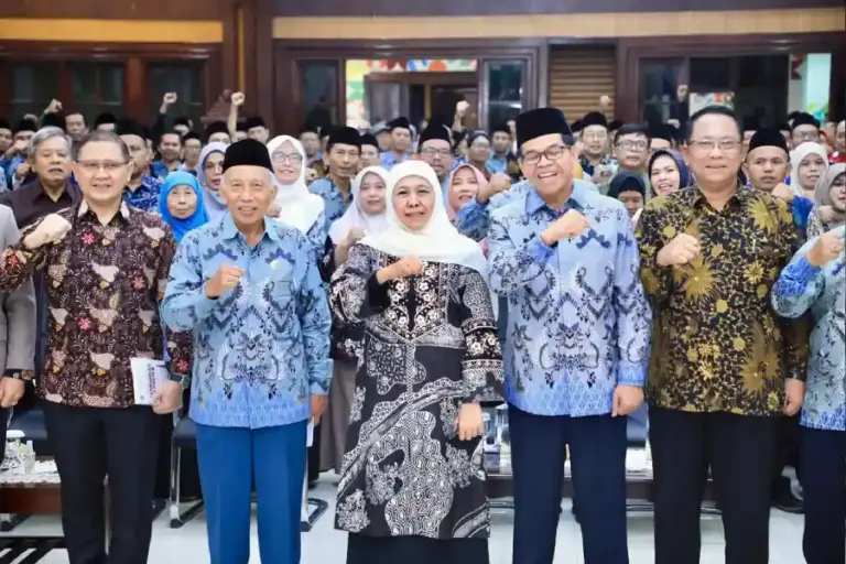 Komitmen Tingkatkan Kualitas Pendidikan Lewat Jatim Cerdas, Gubernur Khofifah Terima Penghargaan dari Badan Musyawarah Perguruan Swasta