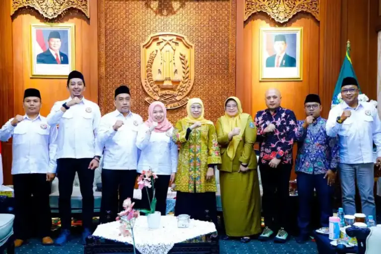 Gubernur Khofifah Dorong Sinergi KPID Jatim dan Pemda Sukseskan Kick Off Penyiaran Piala Dunia 2026