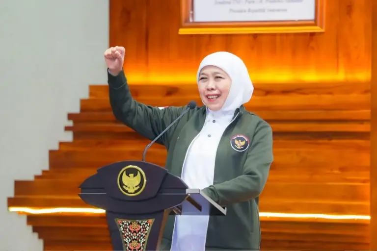 Gubernur Khofifah Serahkan Bonus Rp8 Miliar kepada 161 Atlet dan Pelatih SEA Games Thailand