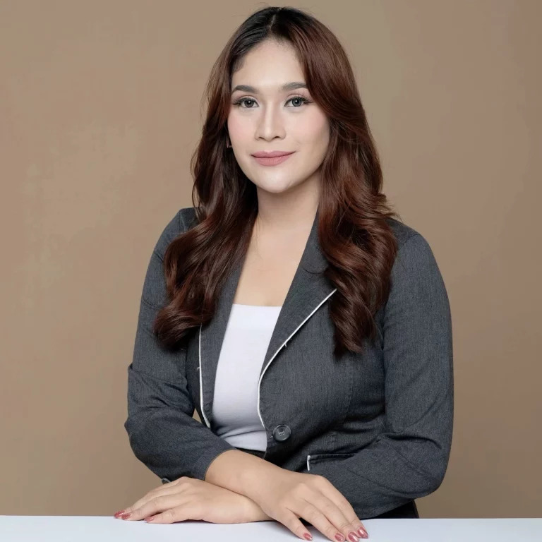 Dari FV UNAIR ke Layar Nasional, Adinda Putri Buktikan Lulusan Vokasi Mampu Bersaing di Industri Media
