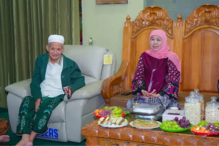 Hadiri Haul dan Harlah Bumi Sholawat, Gubernur Khofifah Tegaskan Peran Strategis Pesantren