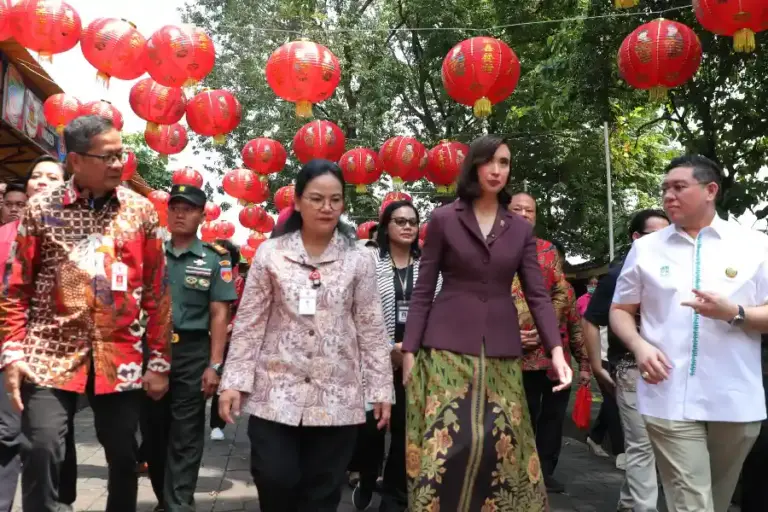 Imlek 2026 Berdekatan dengan Ramadhan, Wali Kota Semarang Ajak Warga Perkuat Toleransi Imlek 2577 Kongzili berdekatan dengan Ramadhan 2026. Wali Kota Semarang Agustina ajak warga perkuat toleransi dan harmoni kota.