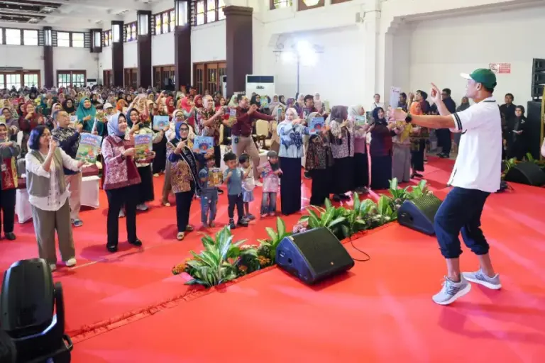 Bangun Minat Baca Sejak Dini, Pemkot Surabaya Gaungkan Gerakan Membaca Nyaring