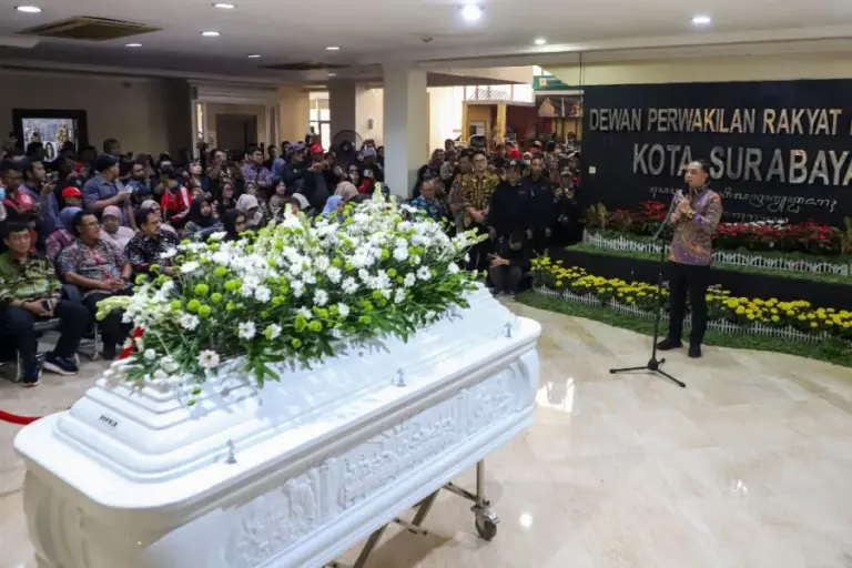 Wali Kota Eri Cahyadi Kenang Awi, Tegaskan Lanjutkan Perjuangan untuk Warga Miskin Surabaya