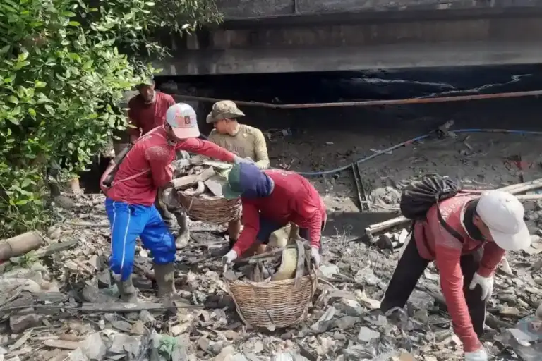 Banjir Osowilangun Dipicu Hujan Lebat dan Rob, Pemkot Surabaya Operasikan Rumah Pompa 24 Jam