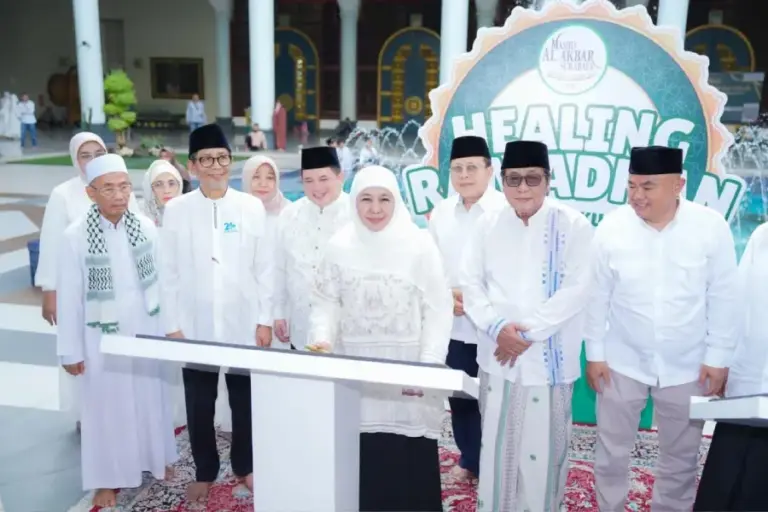 Sambut Ramadhan 1447 H, Khofifah Ajak Perkuat Kesalehan Sosial di Tradisi Megengan Masjid Al Akbar