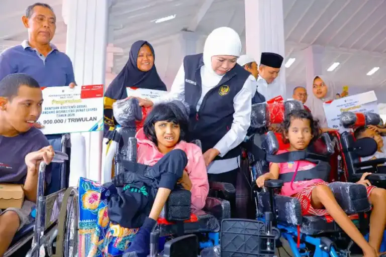 Gubernur Khofifah Salurkan Rp7,7 Miliar di Pasuruan, Perkuat Ketahanan Sosial dan Ekonomi Desa 2026