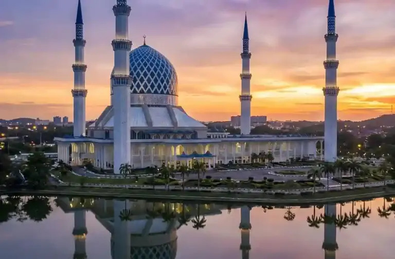 Jadwal Buka Puasa Surabaya Selama Ramadan 2026