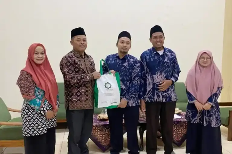 Perkuat Mutu Bahasa Arab, MA Nahdlatuth Thalabah Jember Jajaki Kerja Sama dengan PPB UIN Sunan Ampel MA Nahdlatuth Thalabah Jember jajaki kerja sama dengan PPB UIN Sunan Ampel untuk evaluasi dan sertifikasi TOAFL tahun ajaran 2026/2027.