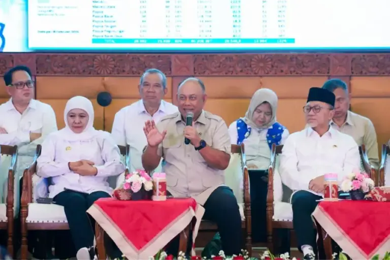 Khofifah dan Menko Pangan Rakor MBG di Jatim, Percepat Sertifikasi SPPG demi Jaminan Keamanan Pangan