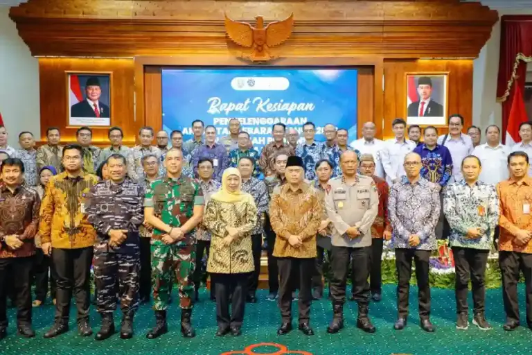 Rapat Angkutan Lebaran 2026 di Grahadi, Khofifah dan Menhub Pastikan Jatim Siap Layani 27,29 Juta Pemudik
