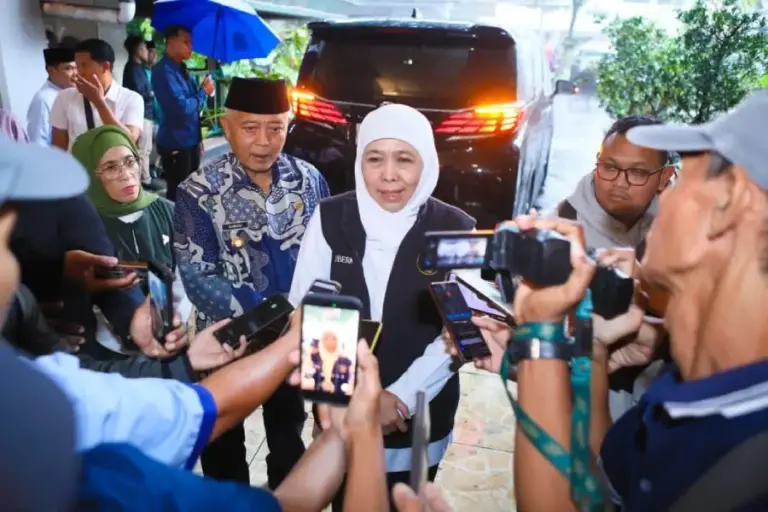 Khofifah Salurkan Bansos Rp7,05 Miliar di Kabupaten Malang, Perkuat Perlindungan Sosial dan Ekonomi