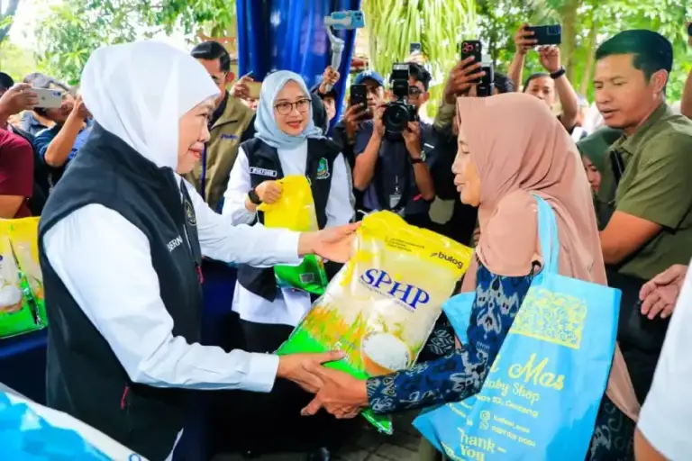 Pasar Murah Ramadhan Digelar di Banyuwangi, Khofifah Pastikan Harga Bahan Pokok Terkendali Jelang Idul Fitri
