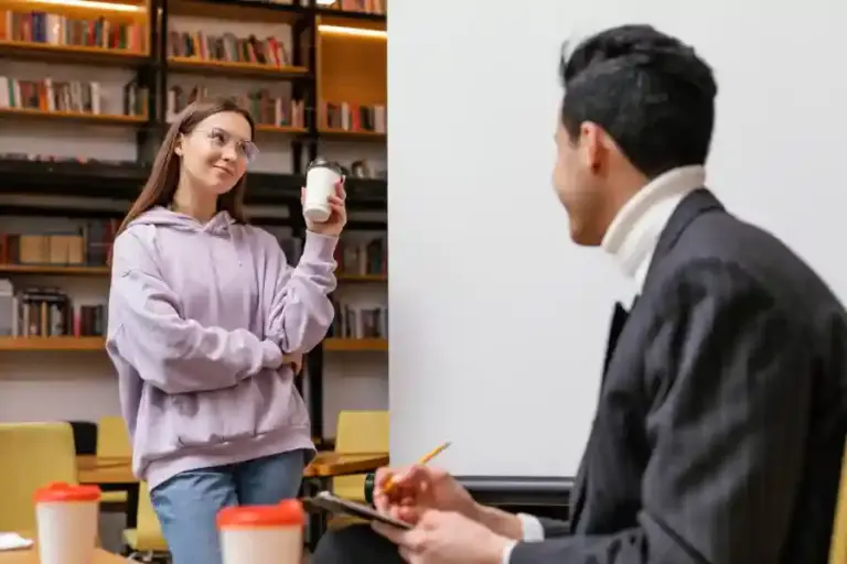 Sering Ditanya Kapan Nikah atau Soal Gaji? Ini Cara Elegan Menjawab Pertanyaannya