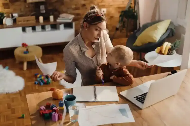 Tips Manajemen Waktu untuk Working Mom agar Karier dan Keluarga Tetap Seimbang