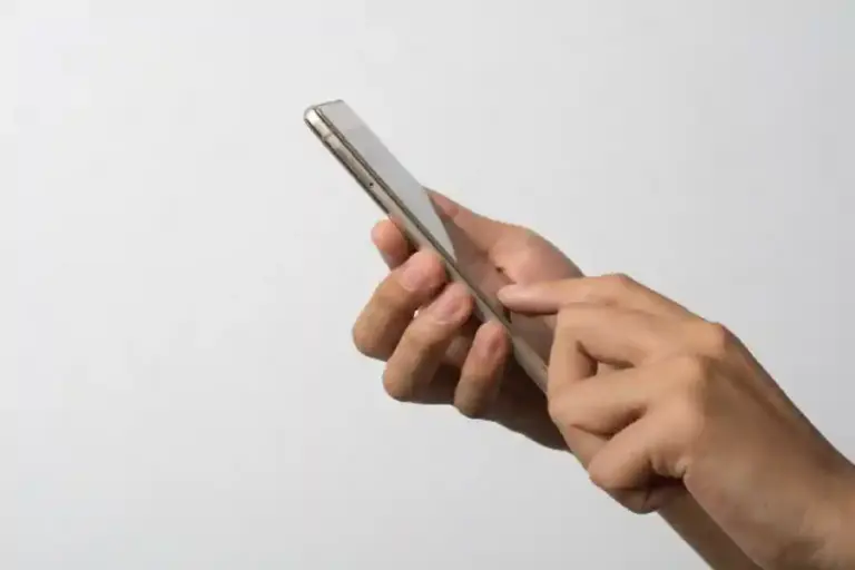 6 Tanda Orang Haus Validasi di Media Sosial, Salah Satunya Bergantung pada Like