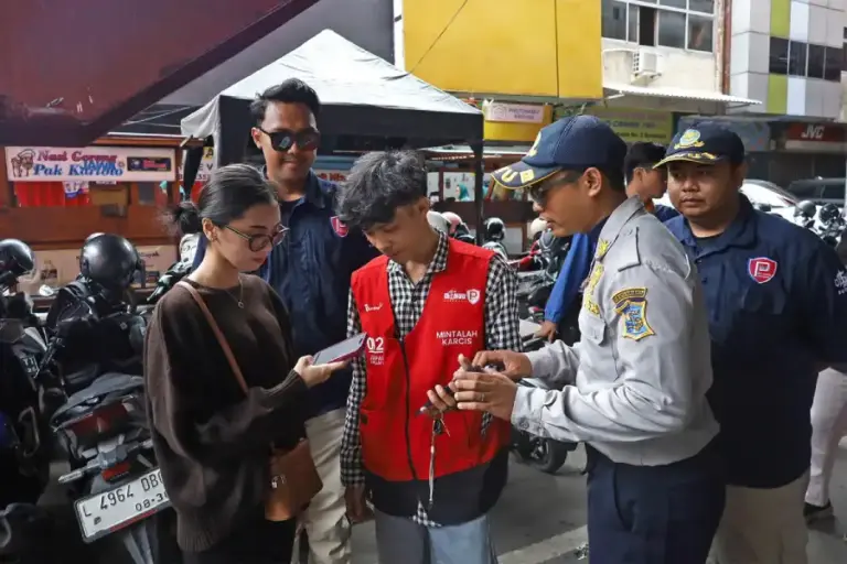 Jelang Lebaran 2026, Dishub Surabaya Tertibkan Parkir di Kawasan Pertokoan Antisipasi Lonjakan Pengunjung