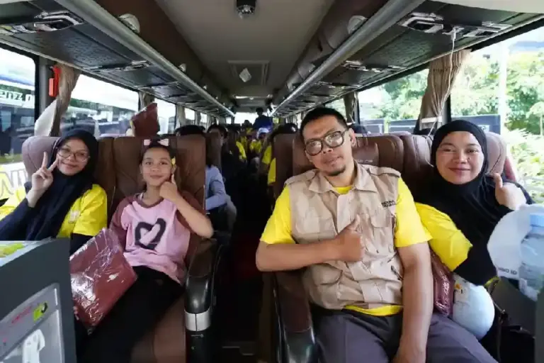 PLN Dukung Mudik Bareng ESDM 2026, 1.496 Pemudik Diberangkatkan ke Berbagai Daerah PLN dukung Mudik Bareng ESDM 2026 dengan 1.496 peserta dan 33 bus. Program ini bantu mudik aman, nyaman, dan kurangi kepadatan lalu lintas.