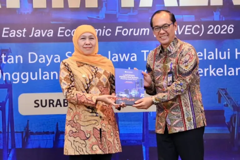 Khofifah Soroti Strategi Ekonomi Jatim di Jatim Talk, Tekankan Hilirisasi dan Ketahanan Pangan Hadapi Tantangan Global