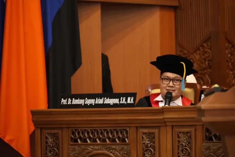 Guru Besar FH UNAIR Tekankan Smart Consumer Protection, Kunci Keseimbangan Ekonomi Digital