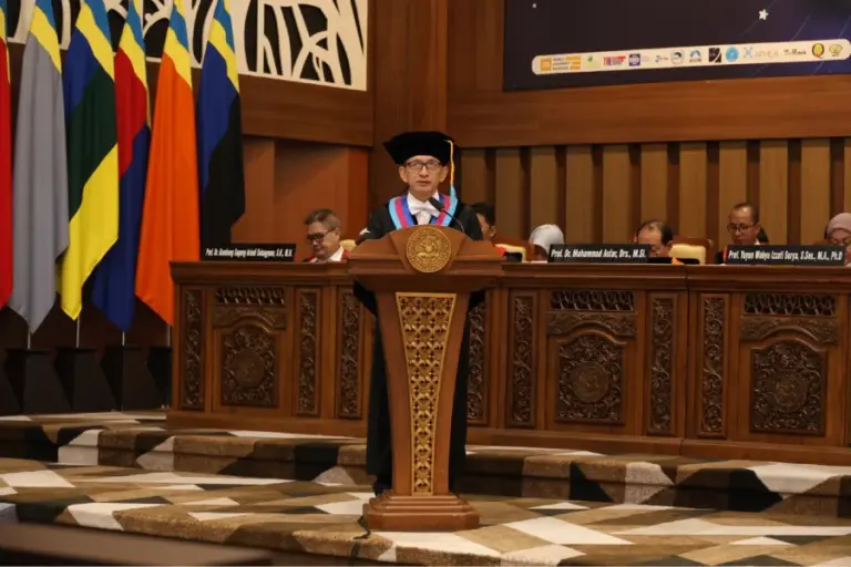 Guru Besar UNAIR Dorong Kemandirian Akuakultur Lewat Inovasi Reproduksi dan Pakan Lokal