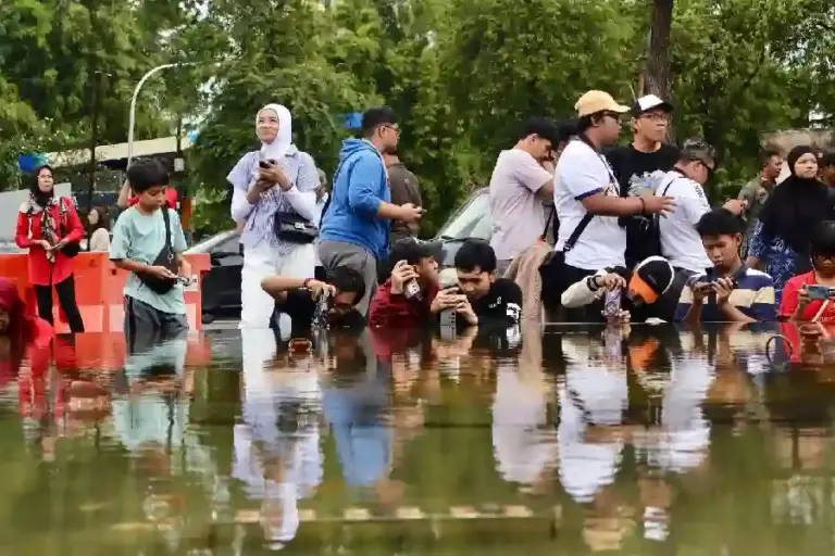SeruHore di Balai Pemuda Surabaya, Anak Disabilitas Eksplorasi Dunia Fotografi dan Budaya Kegiatan SeruHore di Balai Pemuda Surabaya hadirkan pengalaman fotografi inklusif bagi anak disabilitas dengan sentuhan edukasi budaya.