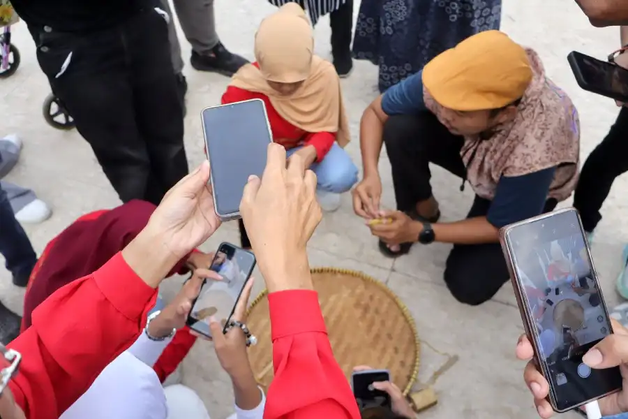 Kegiatan SeruHore di Balai Pemuda Surabaya hadirkan pengalaman fotografi inklusif bagi anak disabilitas dengan sentuhan edukasi budaya.
