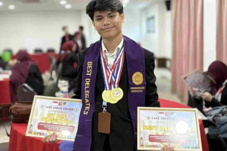 Mahasiswa UNAIR Raih Best Delegate di Ajang ASEAN, Usung Aplikasi Eduventure untuk Pendidikan Daerah 3T