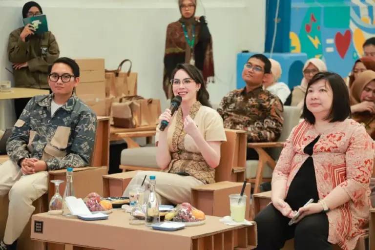 Arumi Bachsin Dorong Kartini Muda Jatim Terapkan Sustainable Design di Industri Fashion dan Kriya