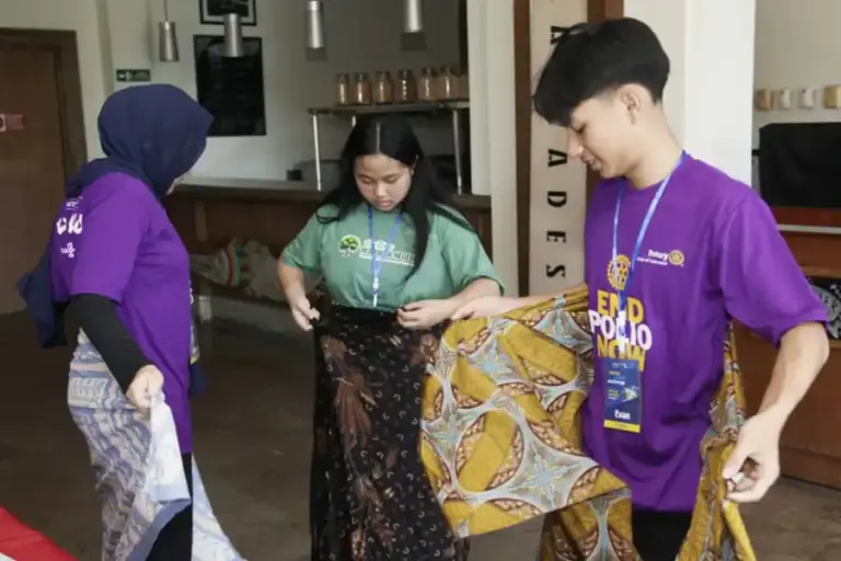 Bekali Siswa Terpilih Program Pertukaran Pelajar, Rotary District 3420 Gelar Outbound Orientation RYE 2026–2027 di Surabaya Rotary District 3420 gelar Outbound Orientation RYE 2026–2027 di Surabaya, siapkan pelajar jadi duta muda Indonesia berwawasan global.