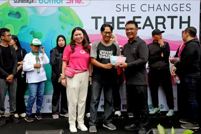 Hari Bumi 2026: Surabaya Deklarasikan Gerakan Kurangi Pembalut Sekali Pakai, Tekan Sampah Plastik Perempuan